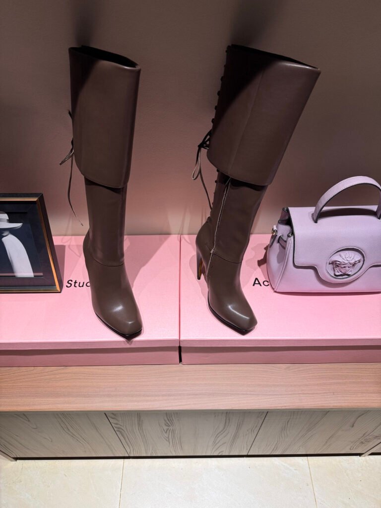 Alexander McQueen Unisex Boots detail image 1