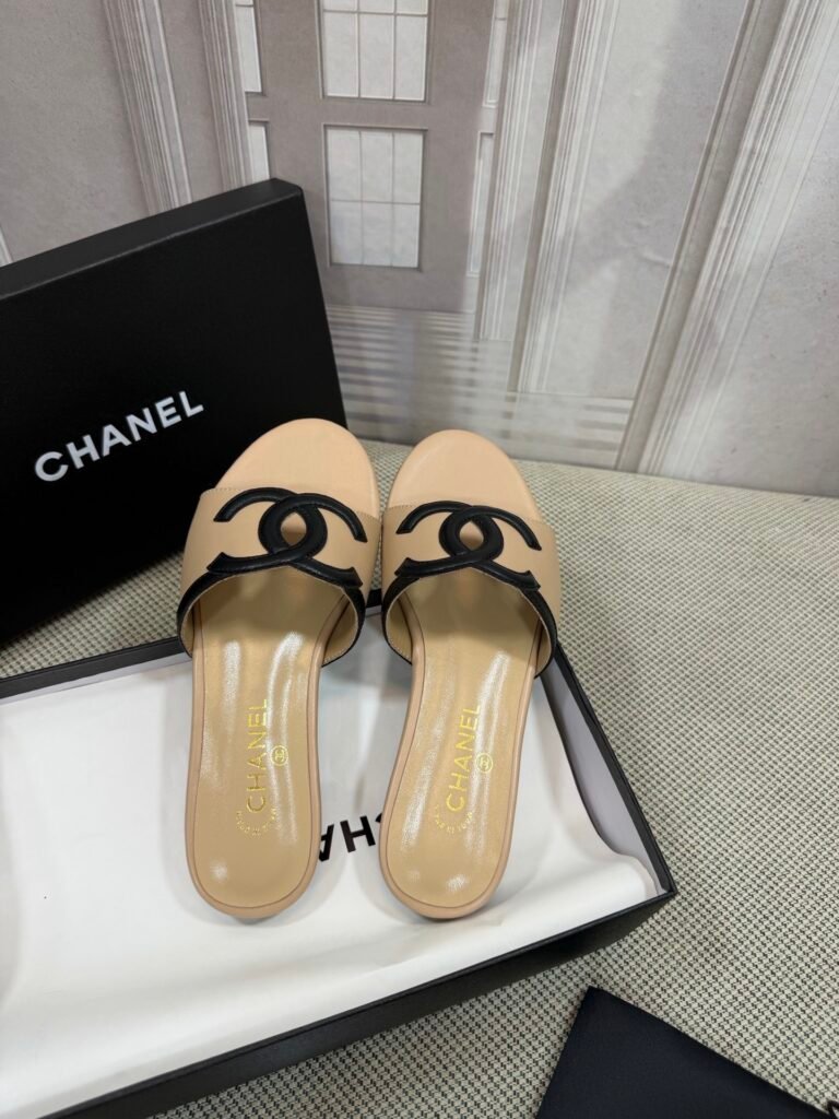 Chanel Unisex Slides detail image 1