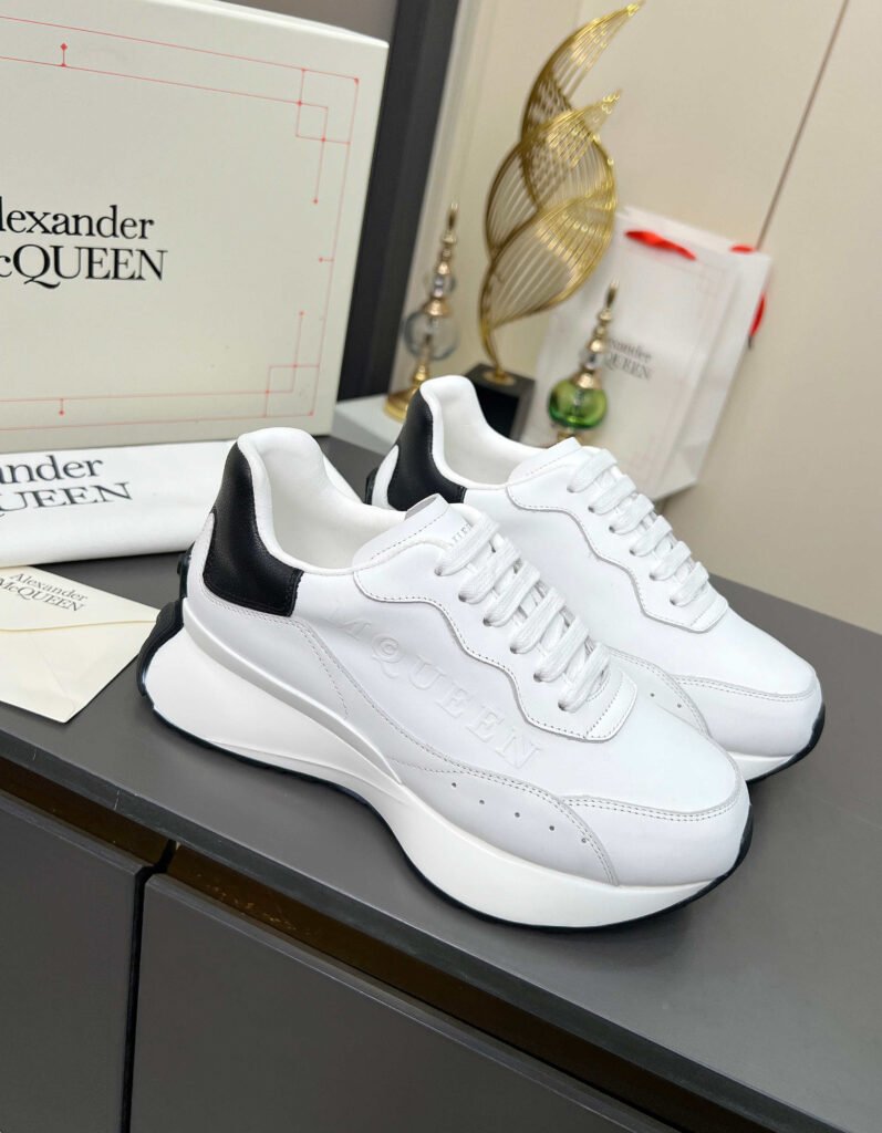 Alexander McQueen Unisex Sneakers detail image 1