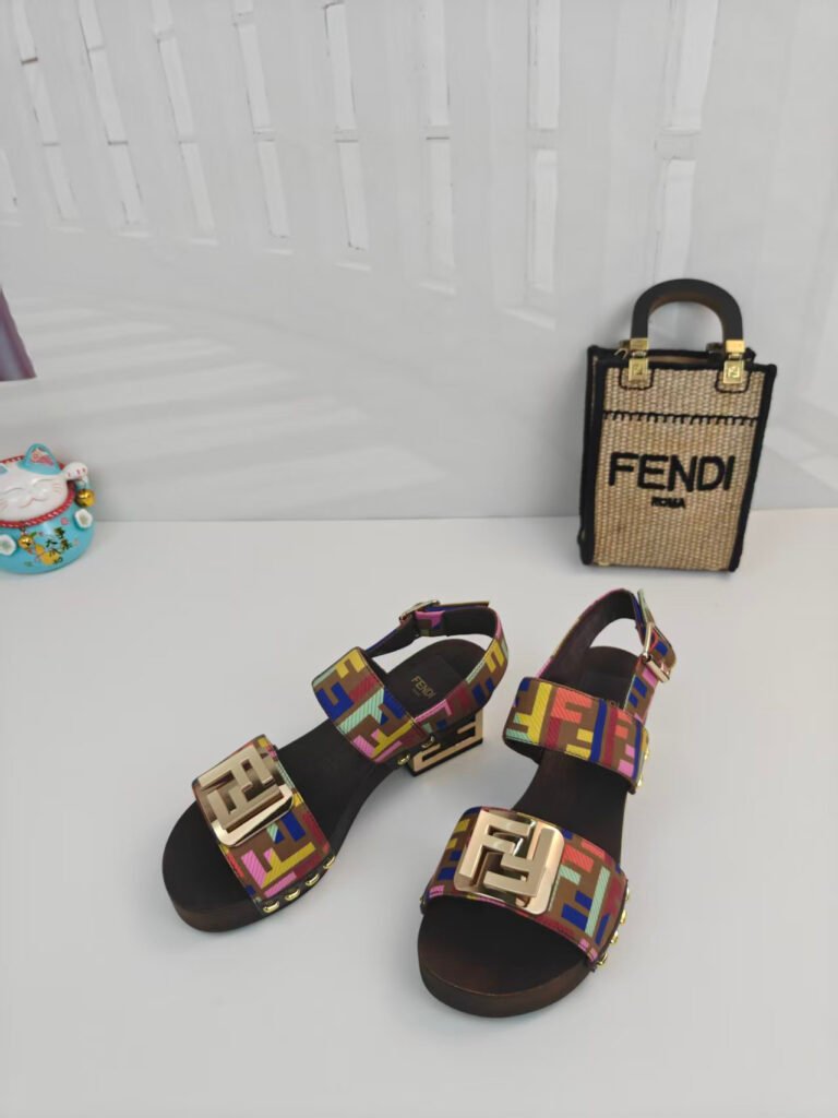 Fendi Unisex Sneakers detail 1