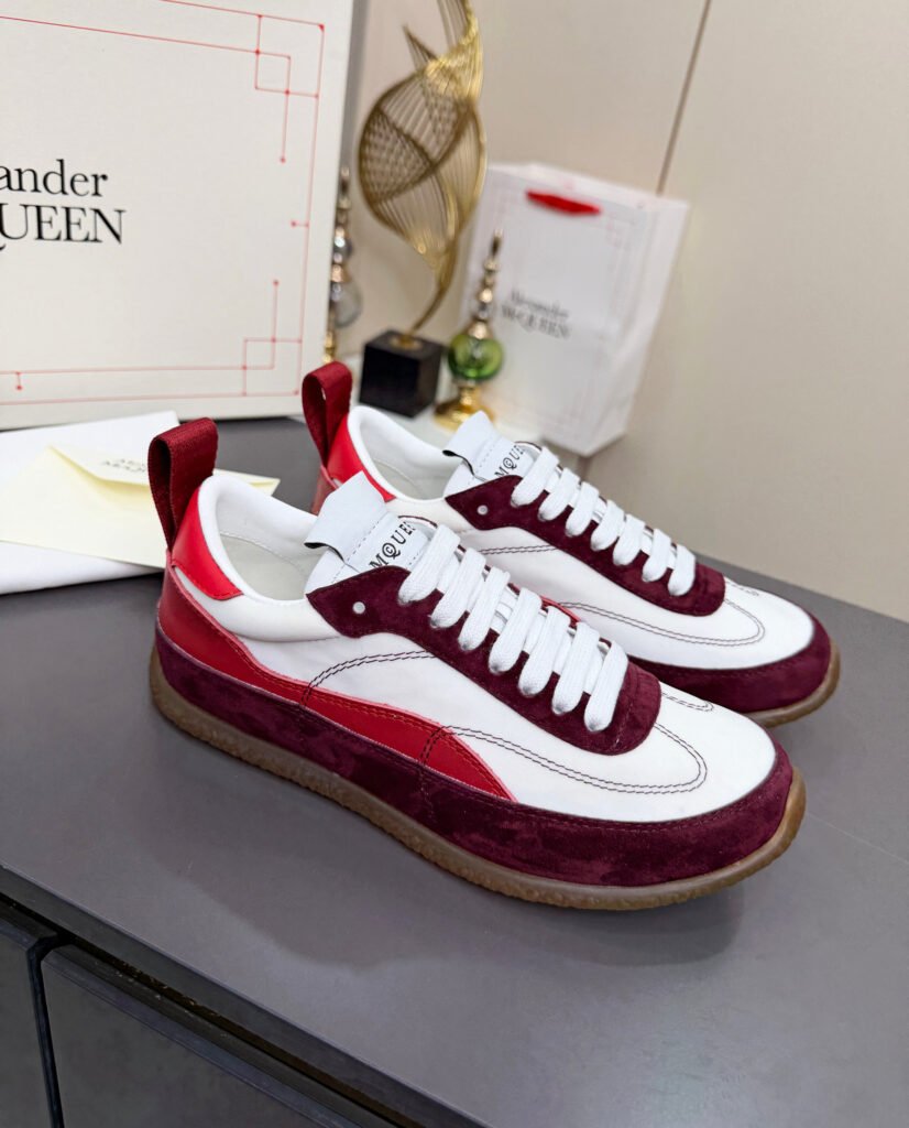 Alexander McQueen Unisex Sneakers detail image 1