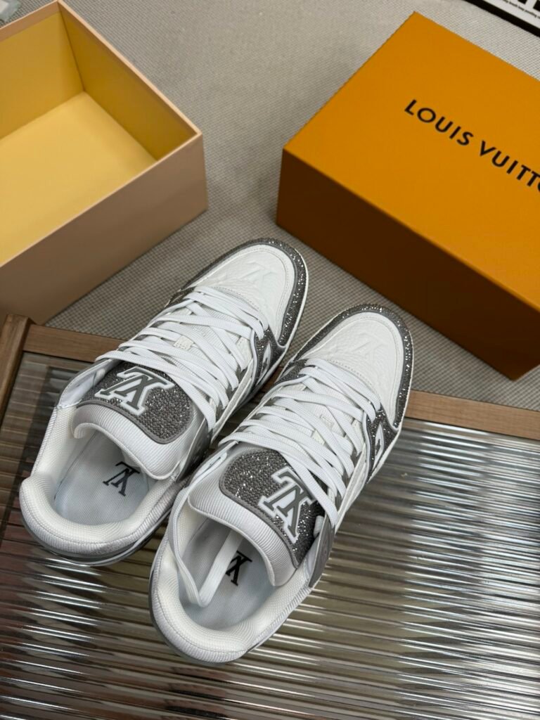 Louis Vuitton Unisex Low-Top Sneakers detail 1