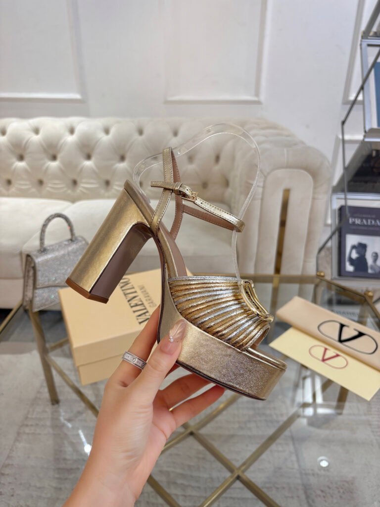 Valentino Garavani Unisex Sandals detail 1