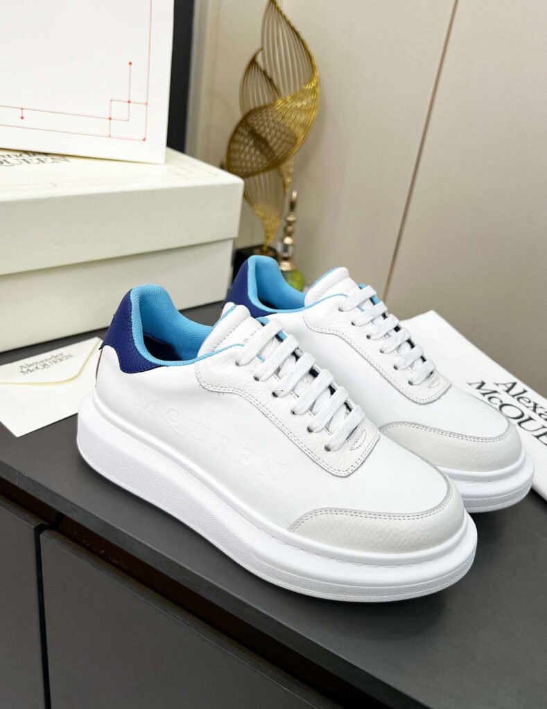 Alexander McQueen Unisex Sneakers detail image 1