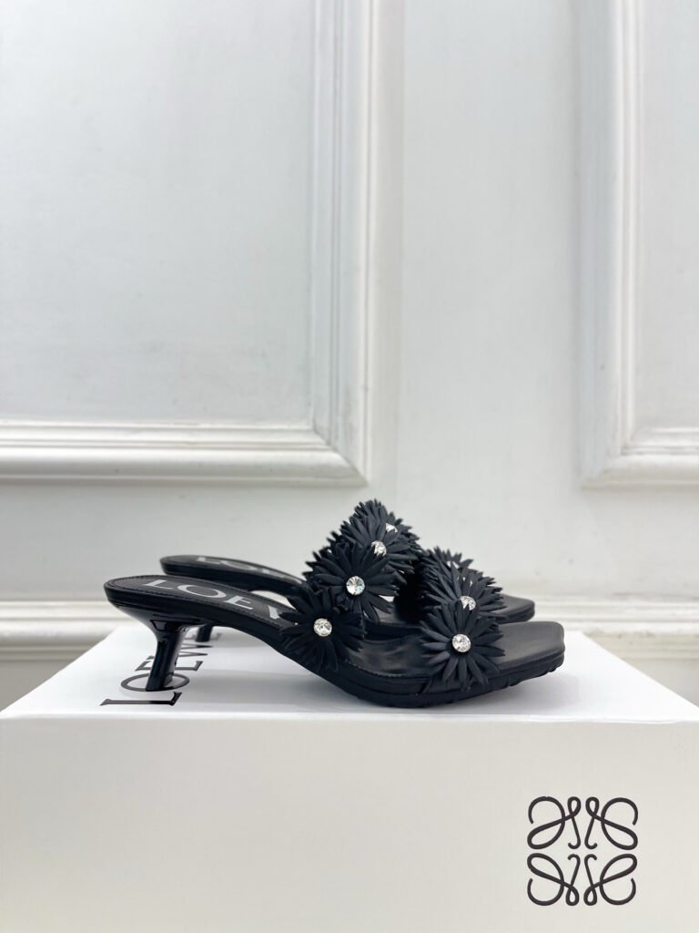 Loewe Unisex Leather-Sole Shoes detail 1