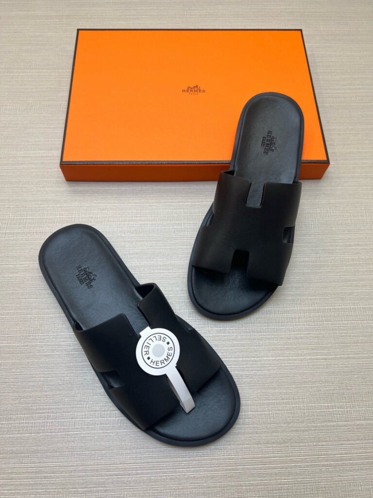 Hermès Unisex Sneakers detail 1