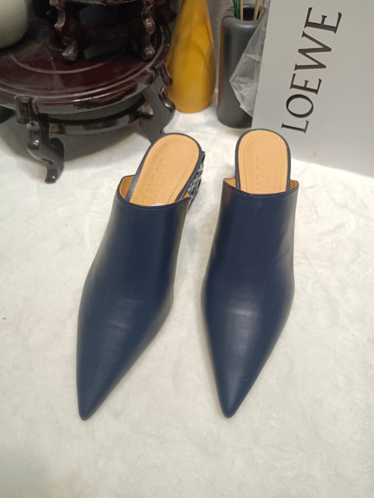 Loewe Unisex Sneakers detail 1