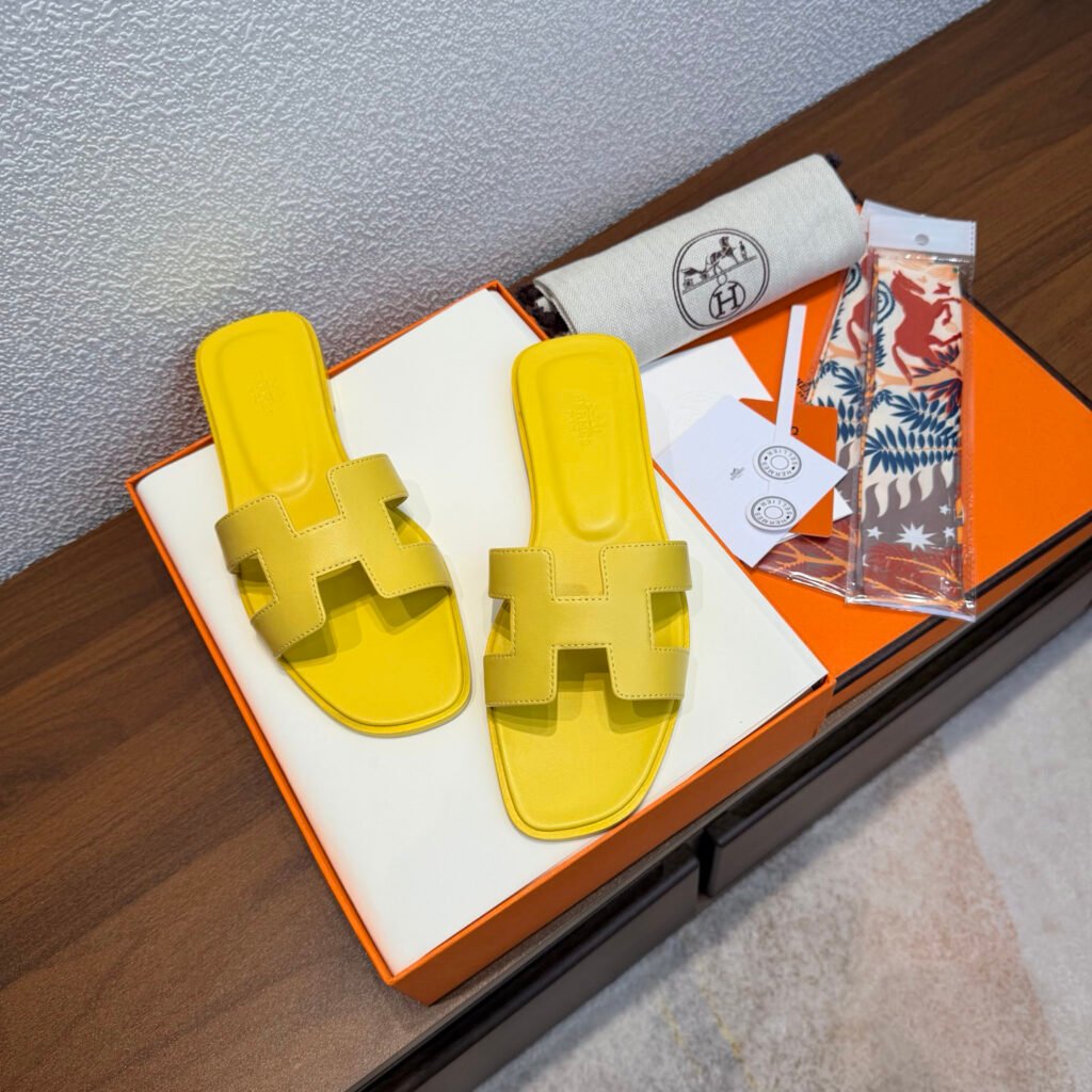 Hermès Unisex Slides detail 1