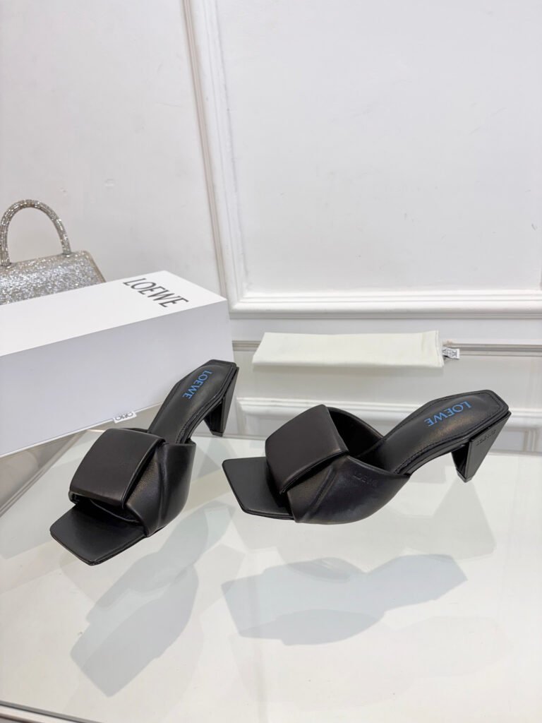 Loewe Unisex Sneakers detail 1