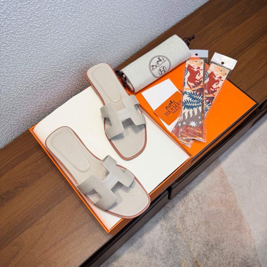 Hermès Unisex Slides detail 1