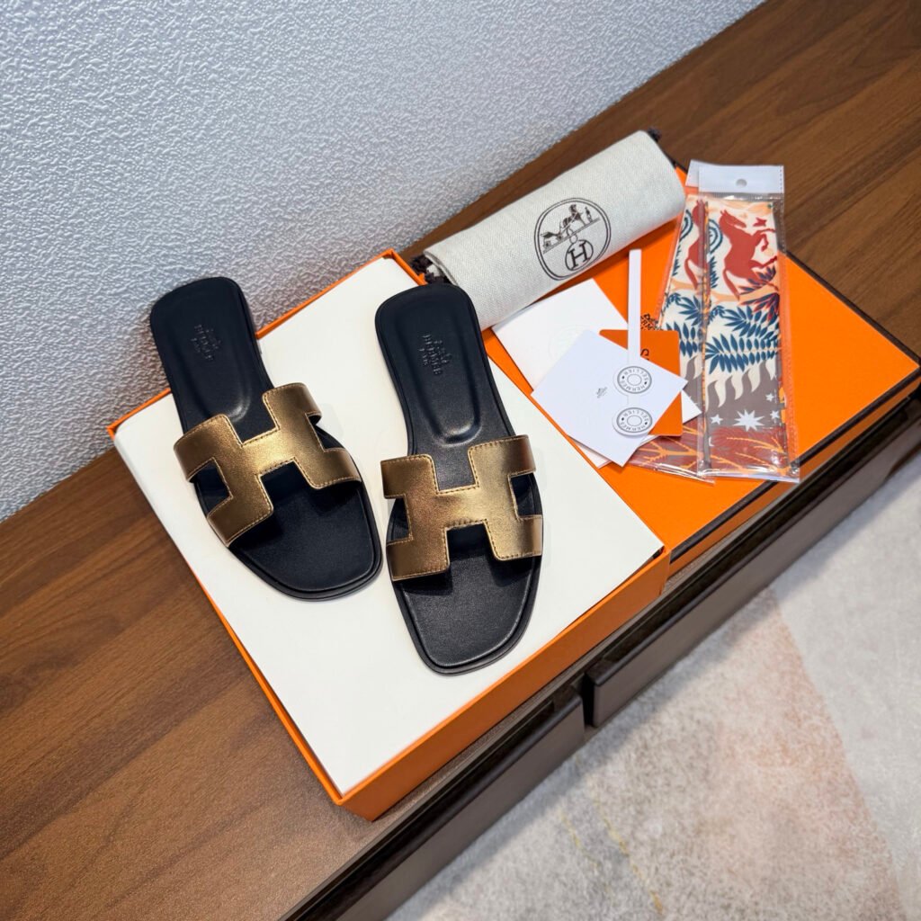 Hermès Unisex Slides detail 1