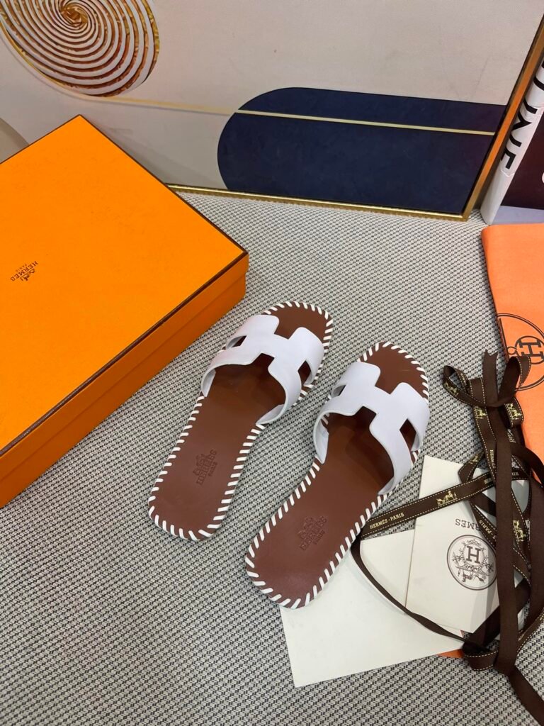 Hermès Unisex Slides detail 1