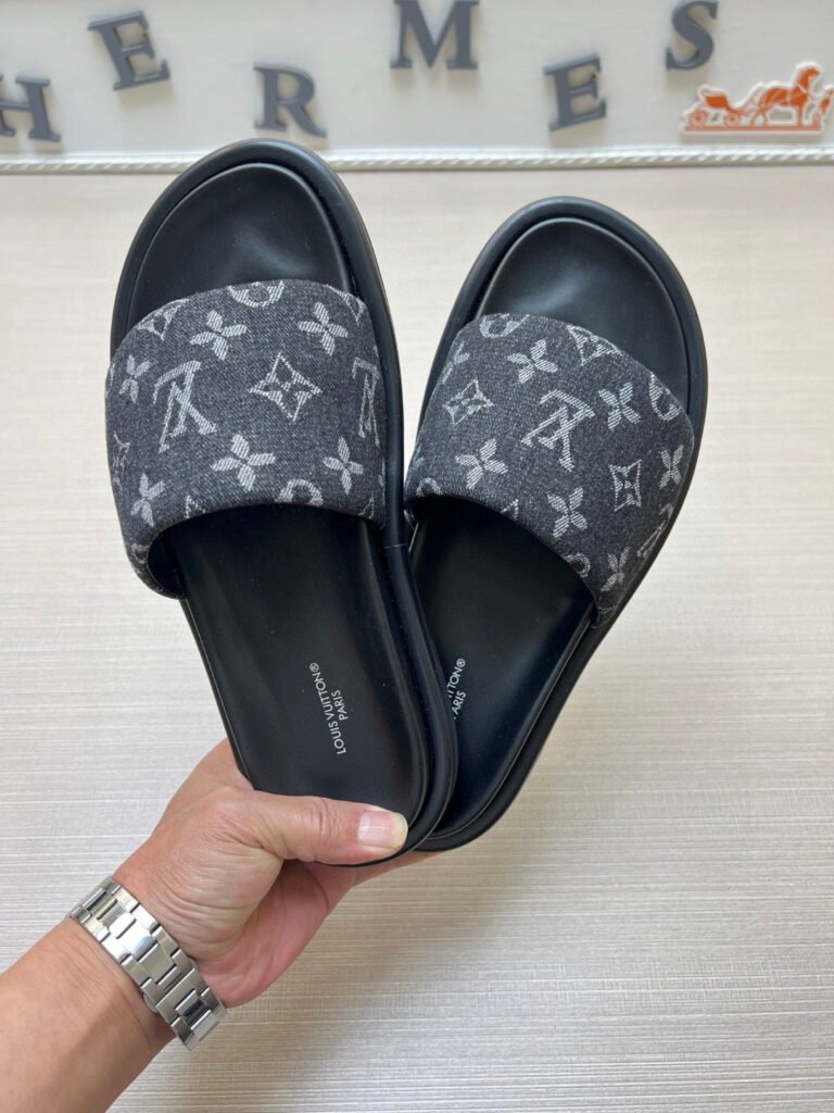Louis Vuitton Unisex Slides detail image 1