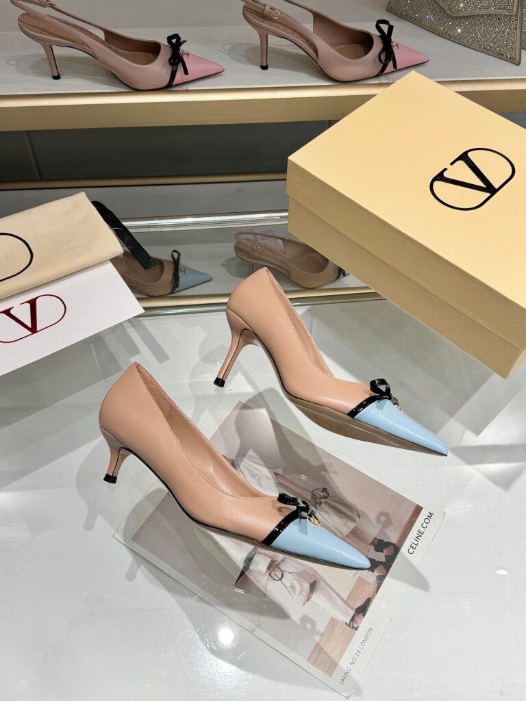 Valentino Garavani Women's Pumps detail 1