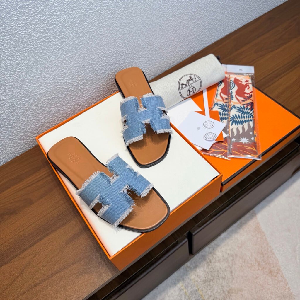 Hermès Unisex Slides detail 1