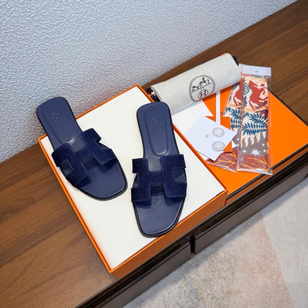 Hermès Unisex Slides detail 1