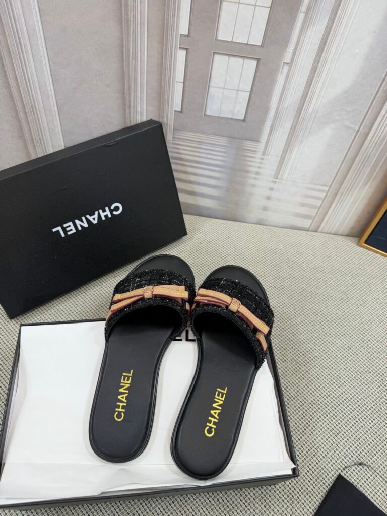 Chanel Women's Slides detail image 1