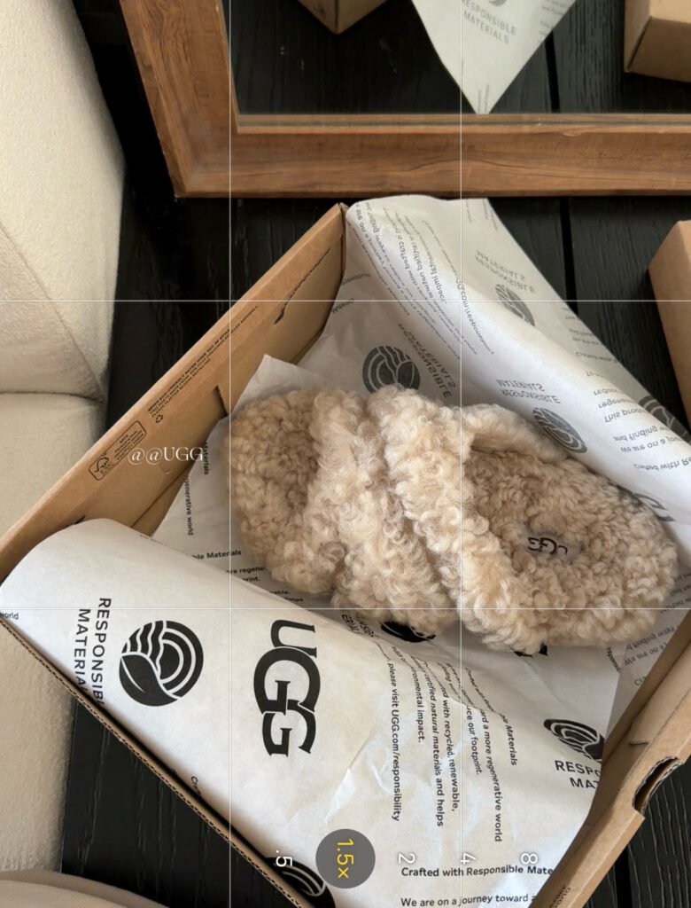 UGG Unisex Slides detail image 1