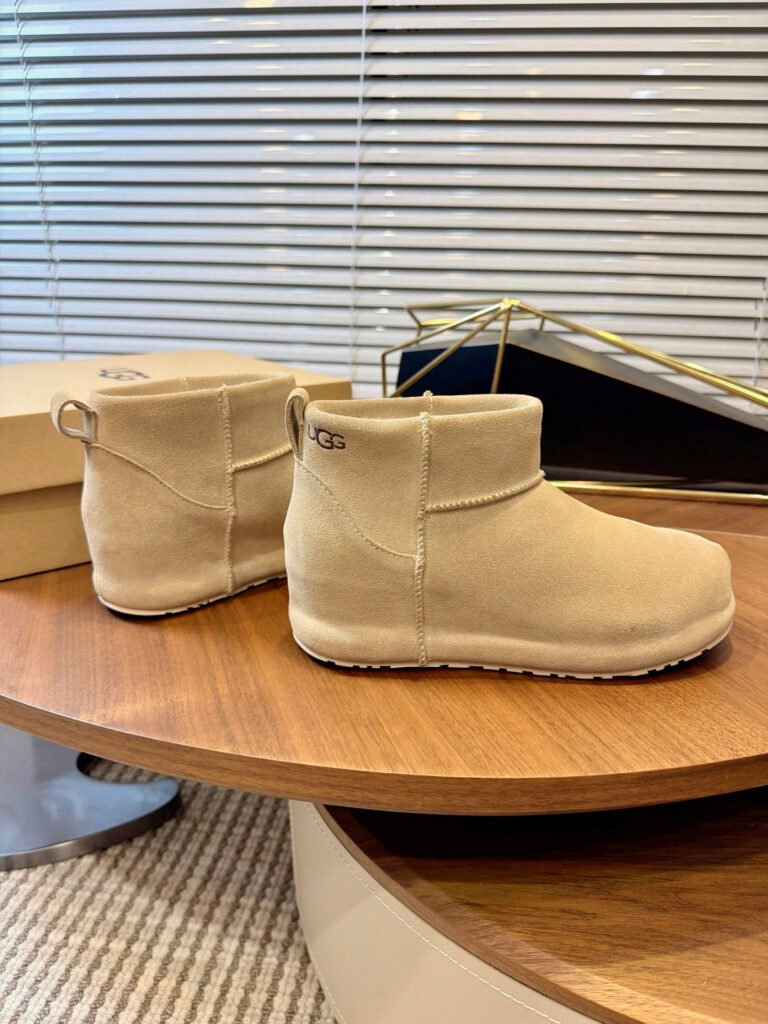 UGG Women's High-Top Sneakers detail 1