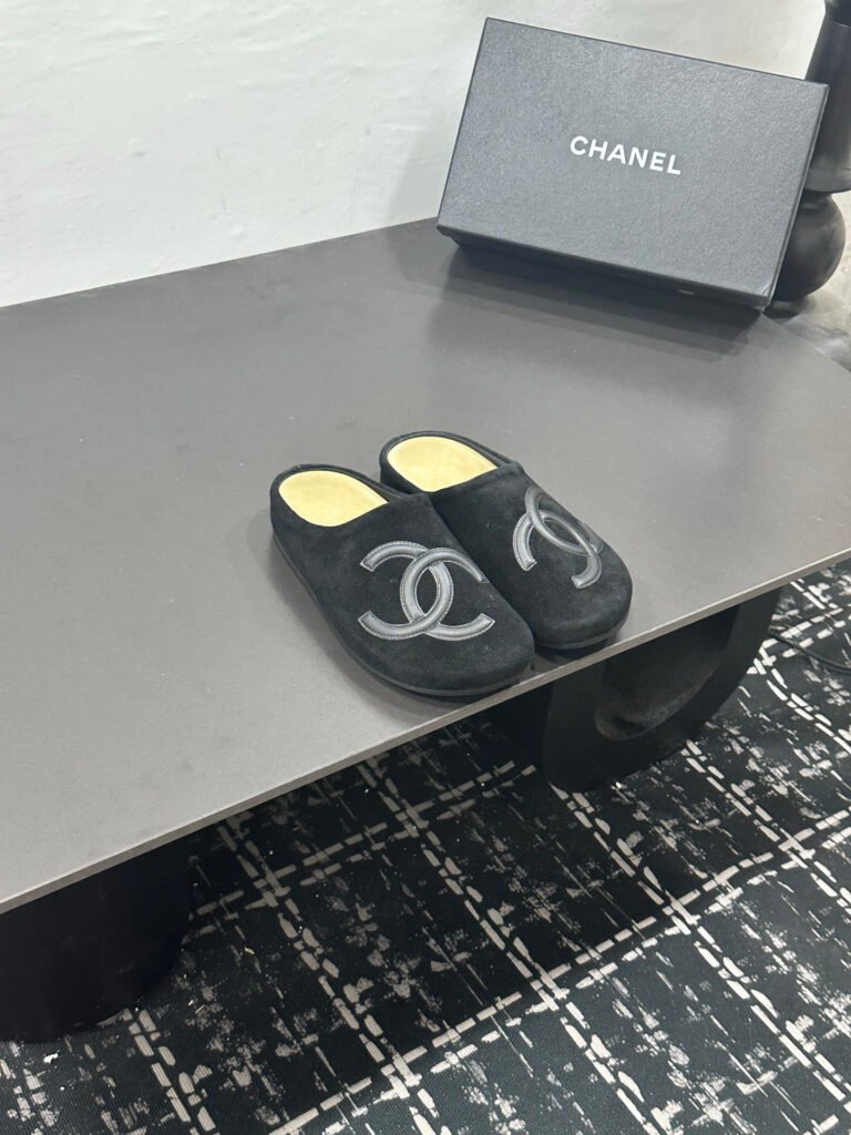 Hermès Unisex Sandals detail 1