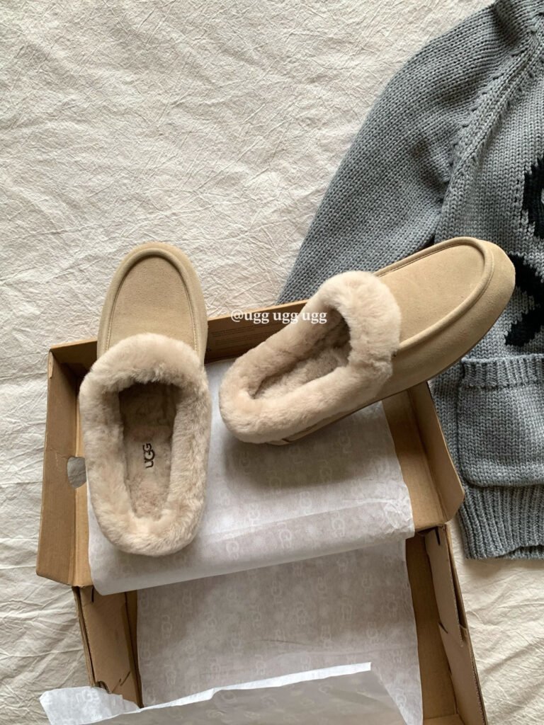 UGG Unisex Mules detail image 1