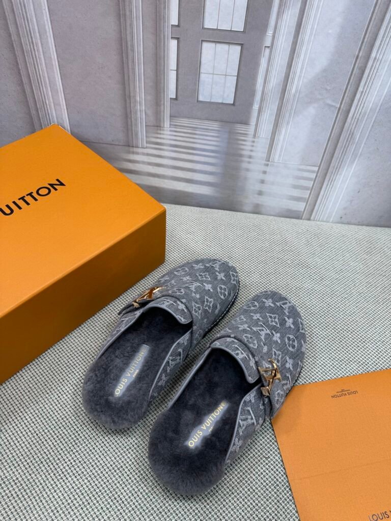 Louis Vuitton Unisex Slides detail image 1