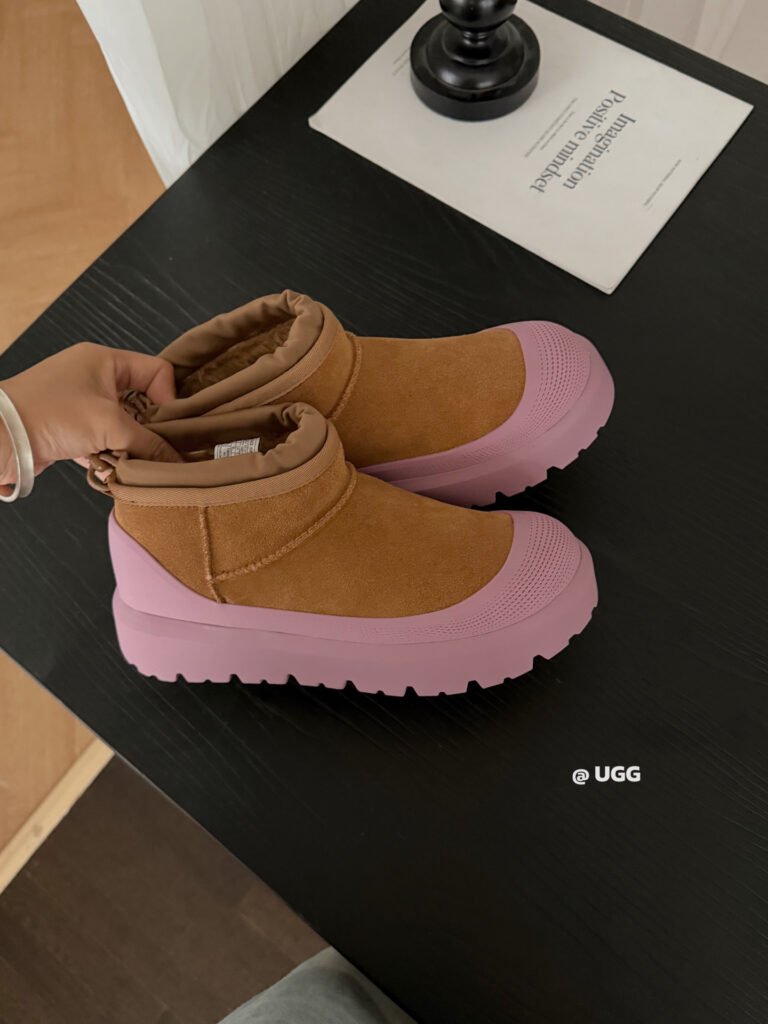 UGG Unisex Ankle Boots detail image 1