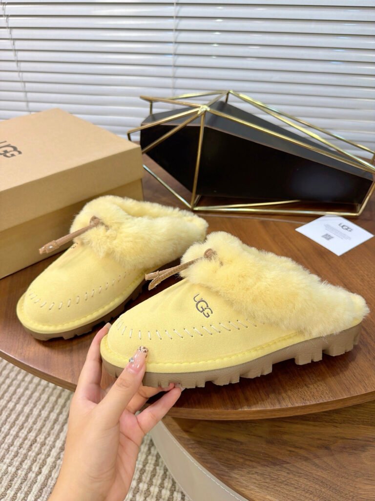UGG Unisex Platform Sneakers detail image 1
