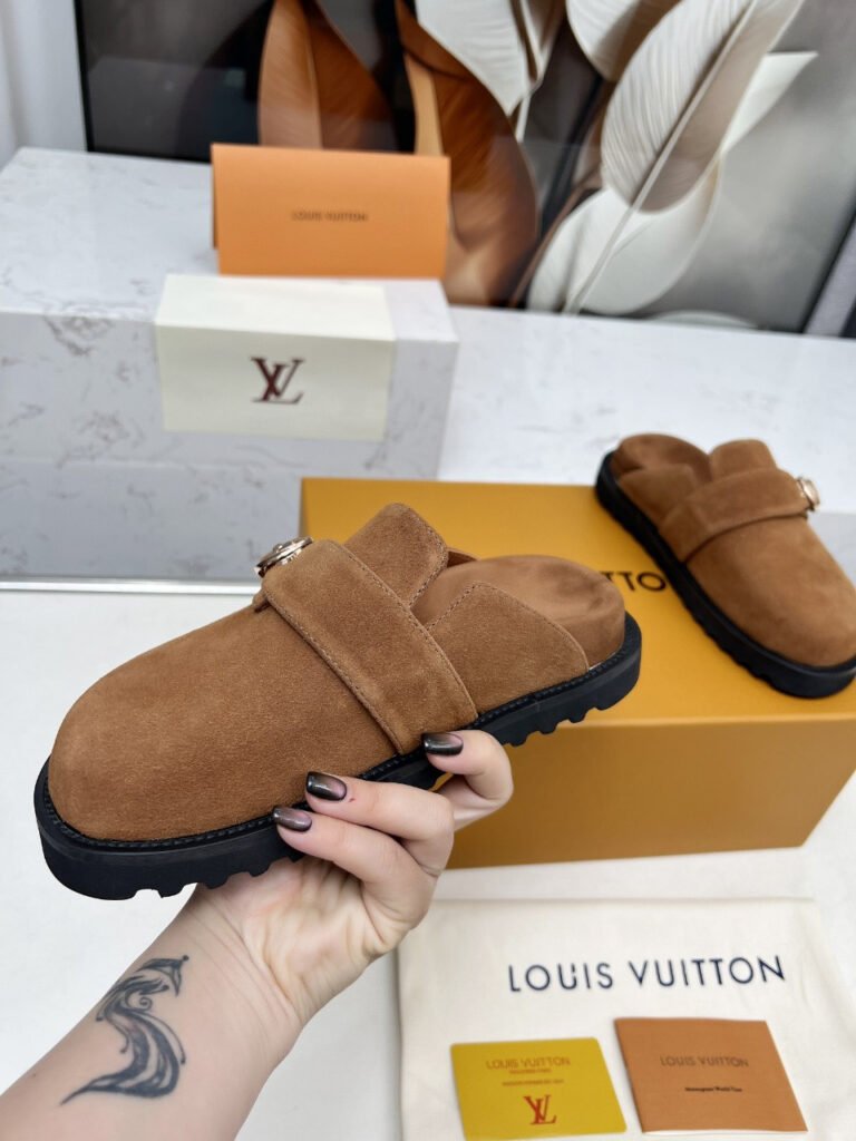 Louis Vuitton Unisex Slides detail 1