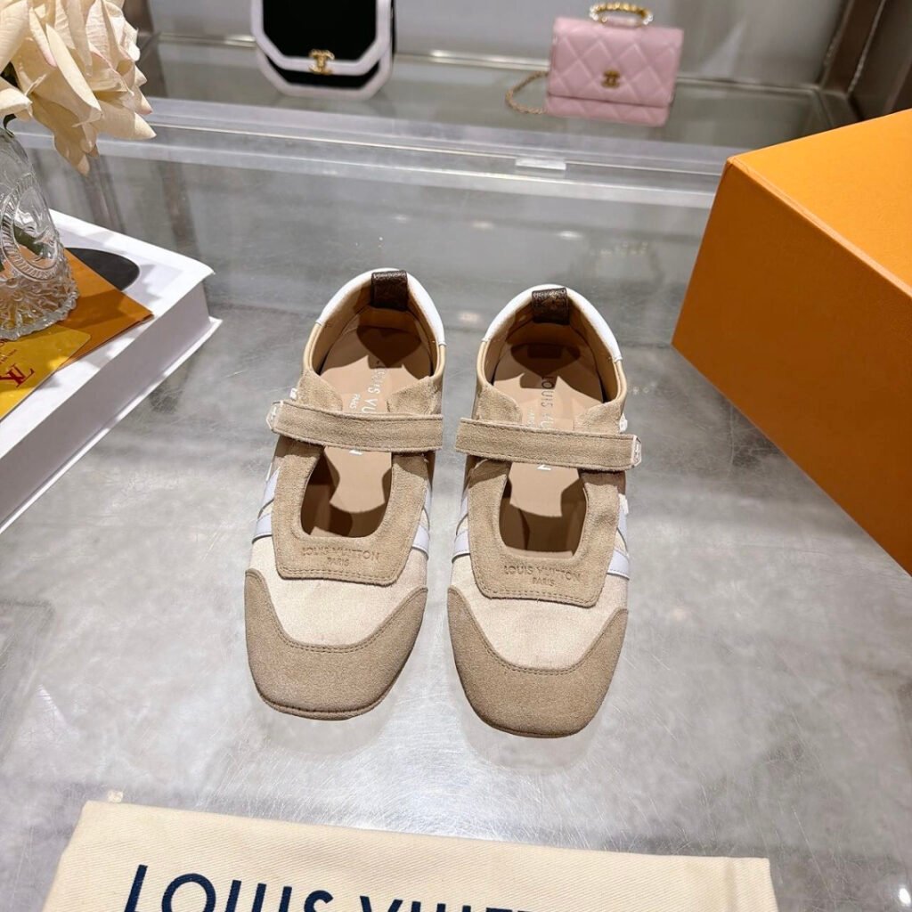 Louis Vuitton Unisex Athletic Sneakers detail image 1