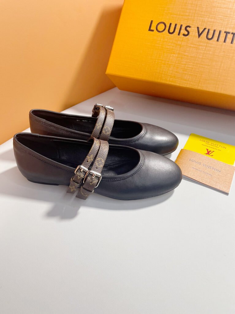 Louis Vuitton Unisex Sneakers detail 1