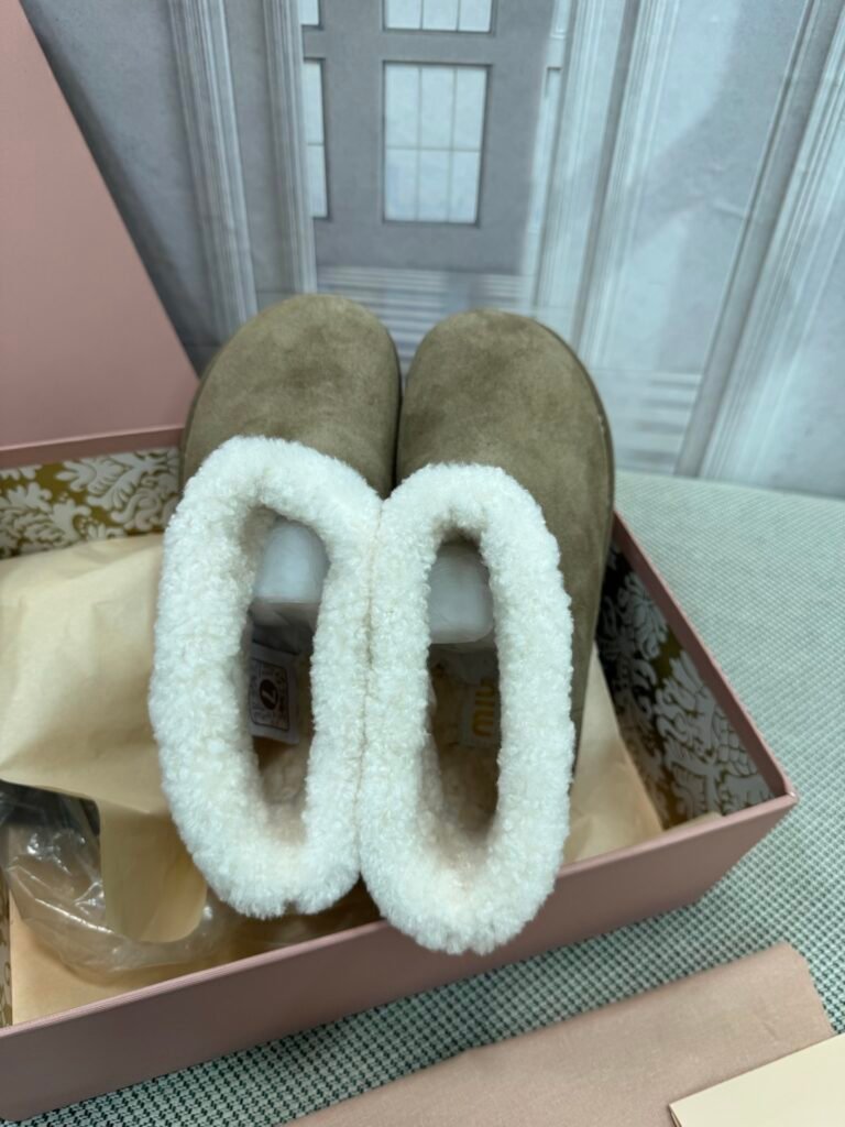 Miu Miu Unisex Snow Boots detail image 1