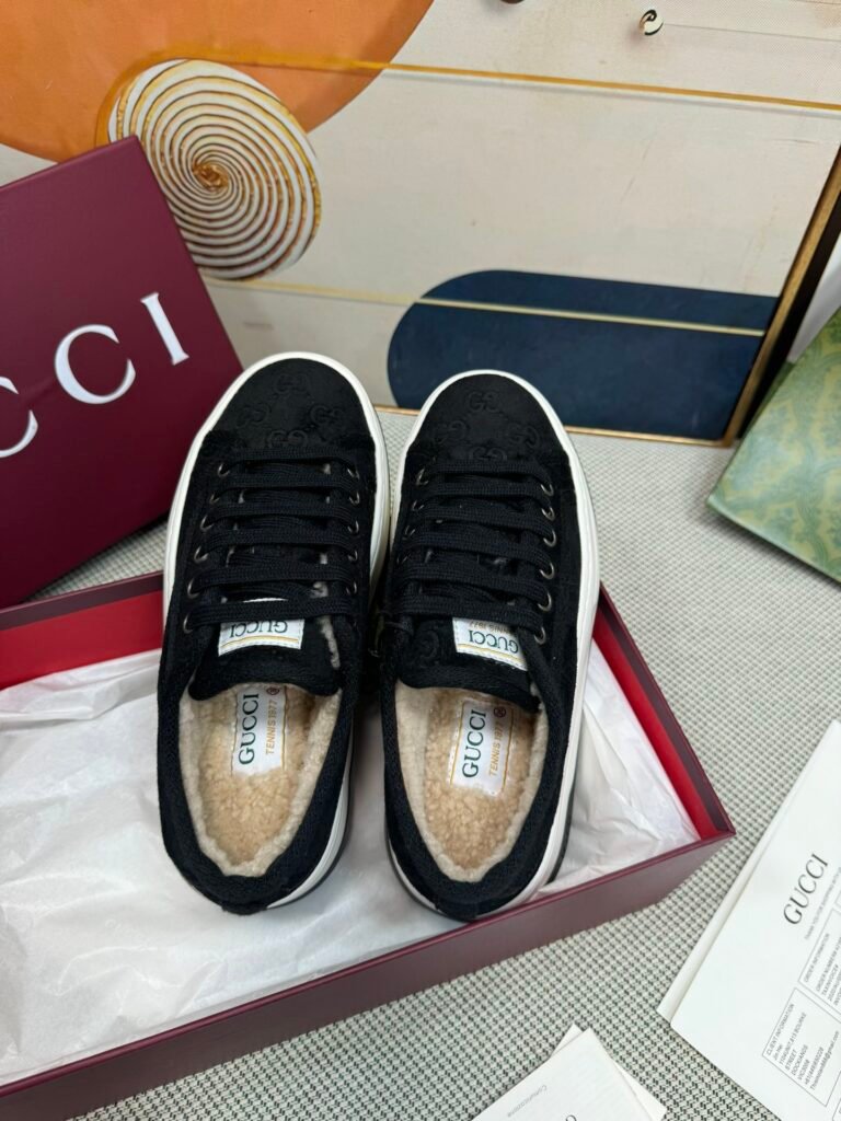Gucci Unisex Loafers detail 1