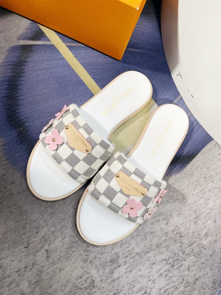 Louis Vuitton Women's Sneakers detail image 1
