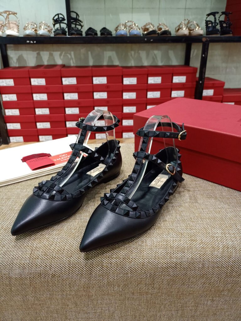 Valentino Garavani Unisex Sneakers detail image 1