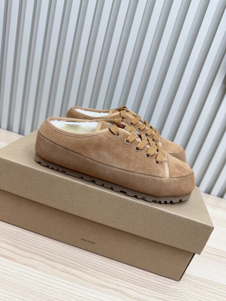 UGG Unisex Sneakers detail image 1