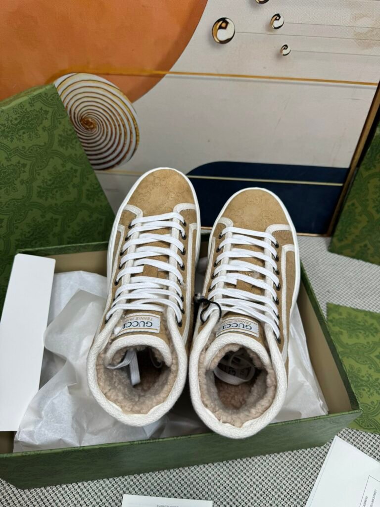 Gucci Unisex Loafers detail 1