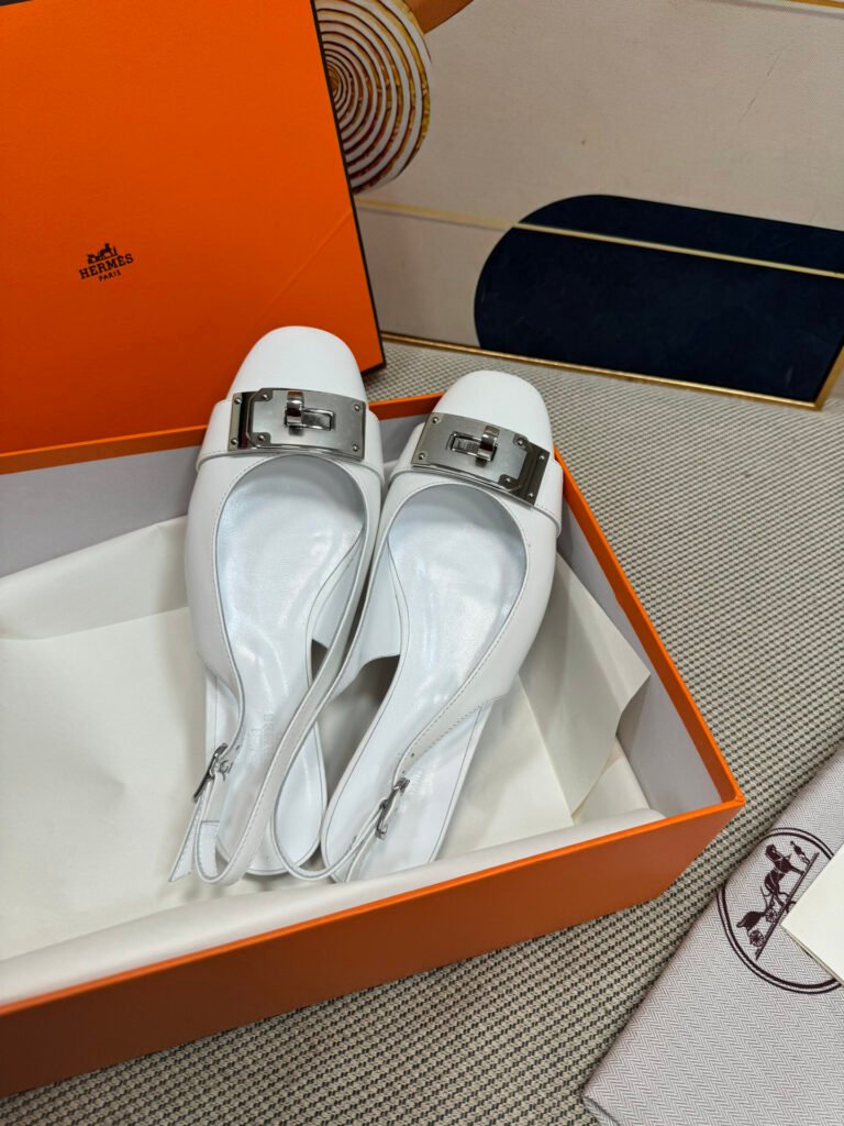 Hermès Unisex Sandals detail 1