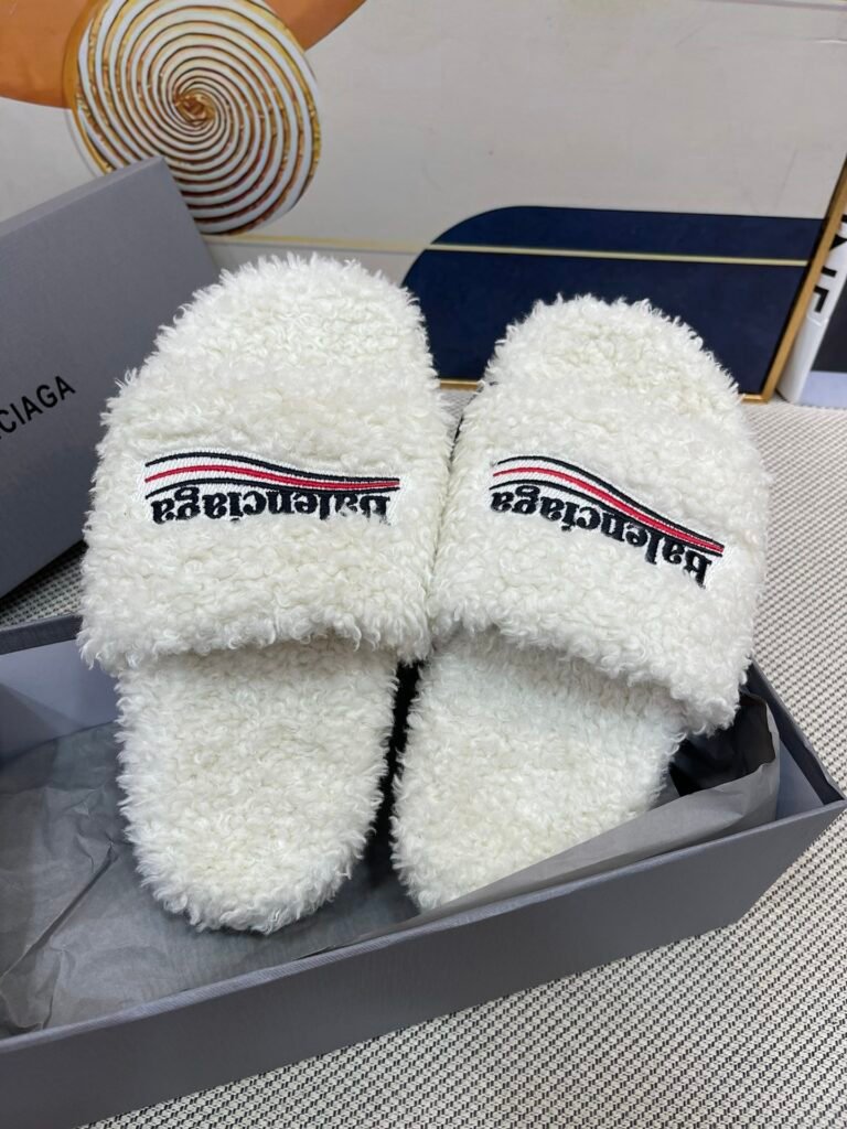 Balenciaga Unisex Sneakers detail image 1