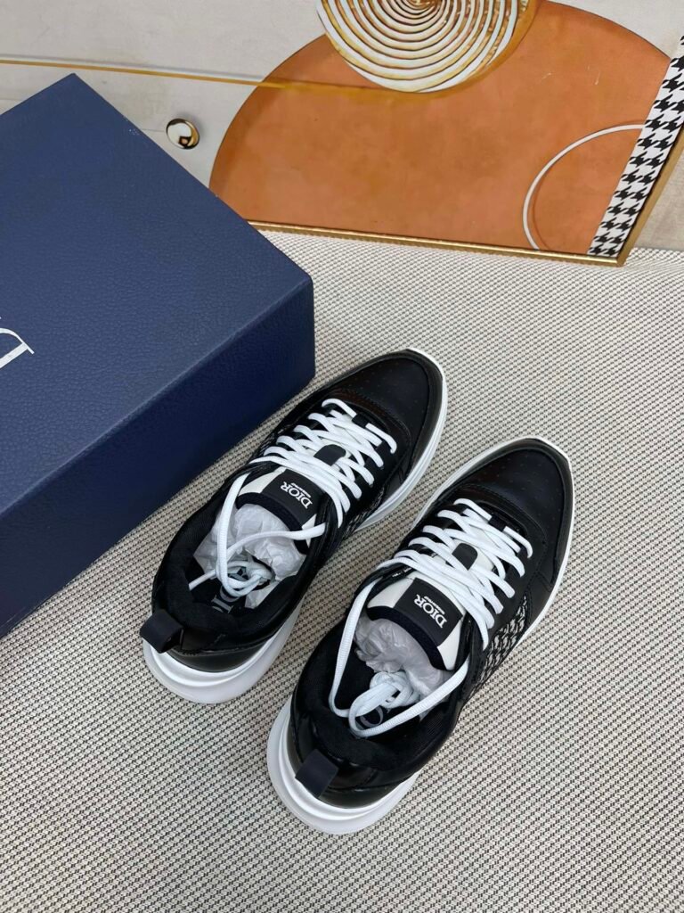 Dior Unisex Chunky Sneakers detail image 1
