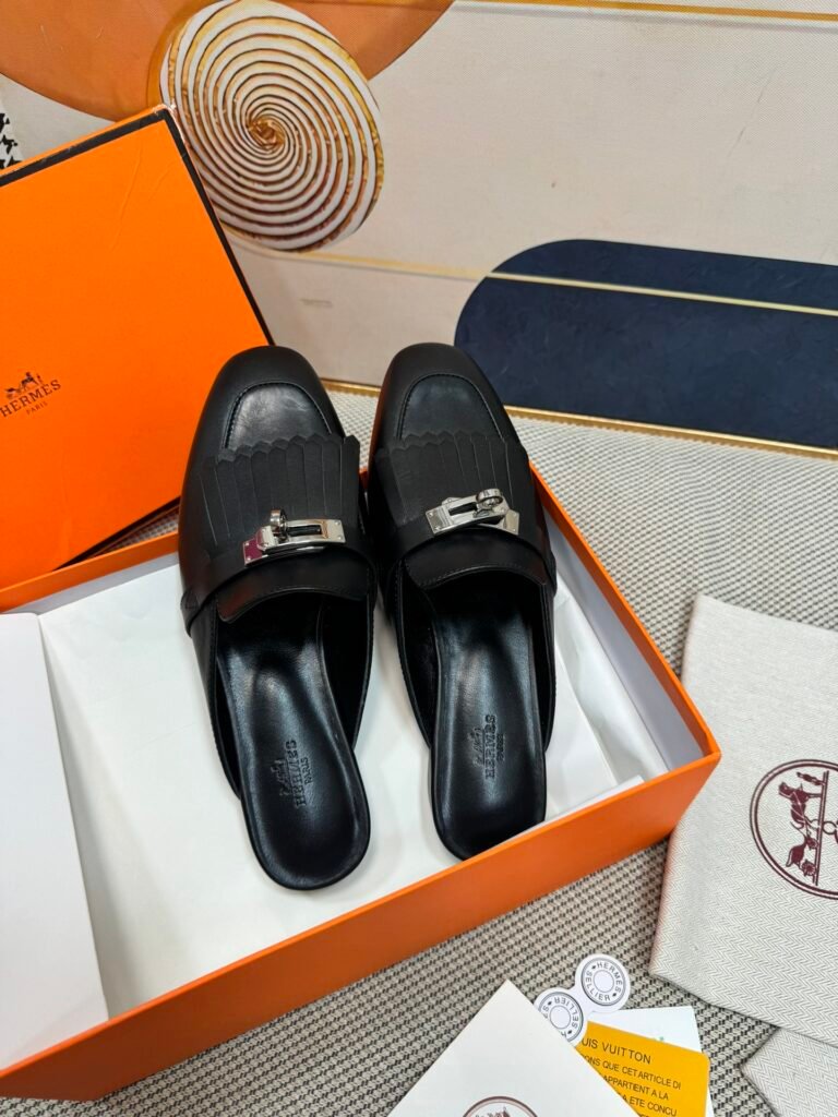 Hermès Unisex Loafers detail 1