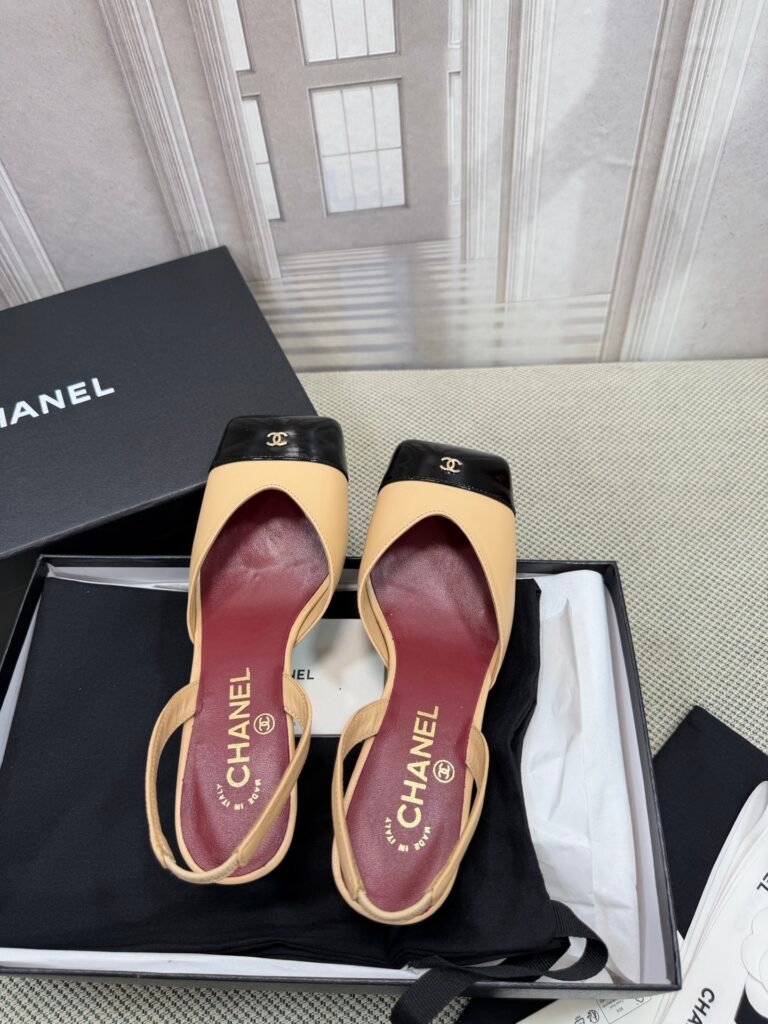 Chanel Women's Pumps detail 1
