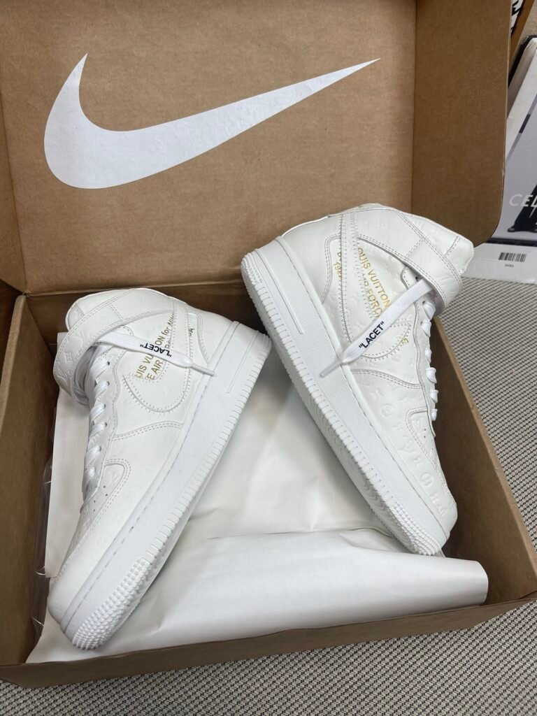 Louis Vuitton Unisex High-Top Sneakers detail image 1