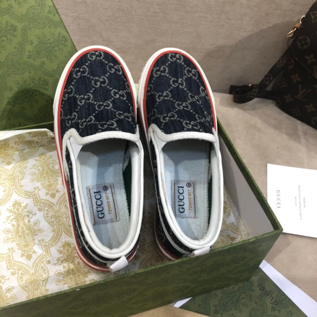 Gucci Unisex Loafers detail image 1