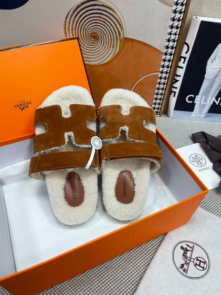 Hermès Unisex Shearling Shoes detail 1
