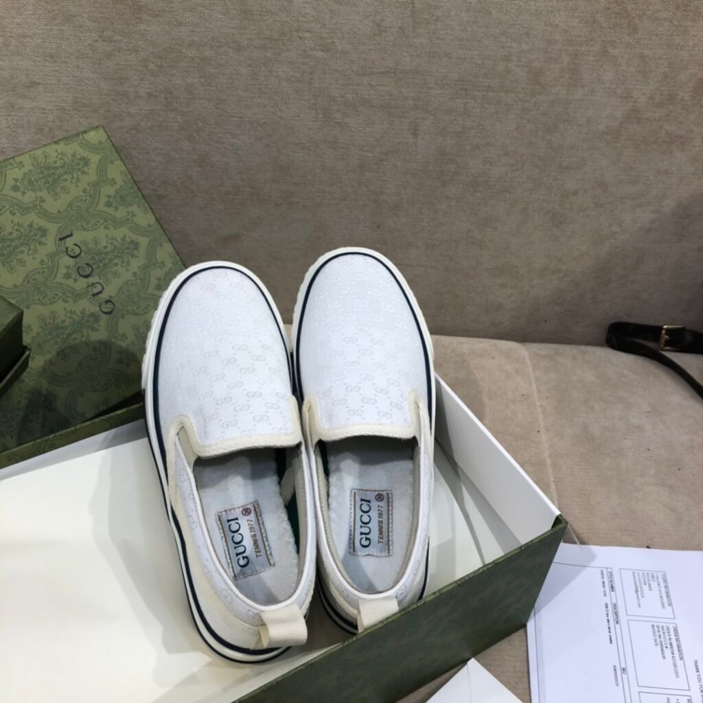 Gucci Unisex Loafers detail 1
