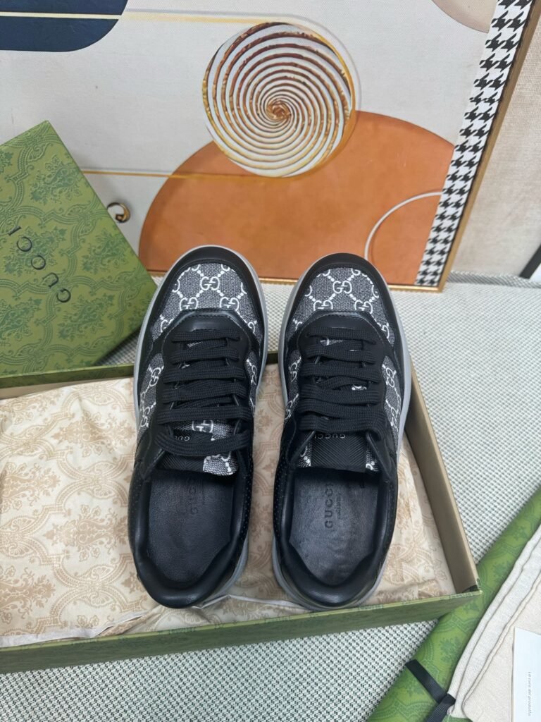Gucci Unisex Chunky Sneakers detail 1