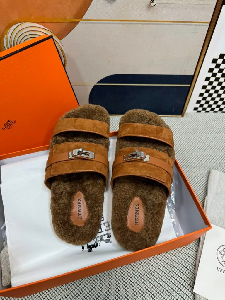 Hermès Unisex Shearling Shoes detail 1