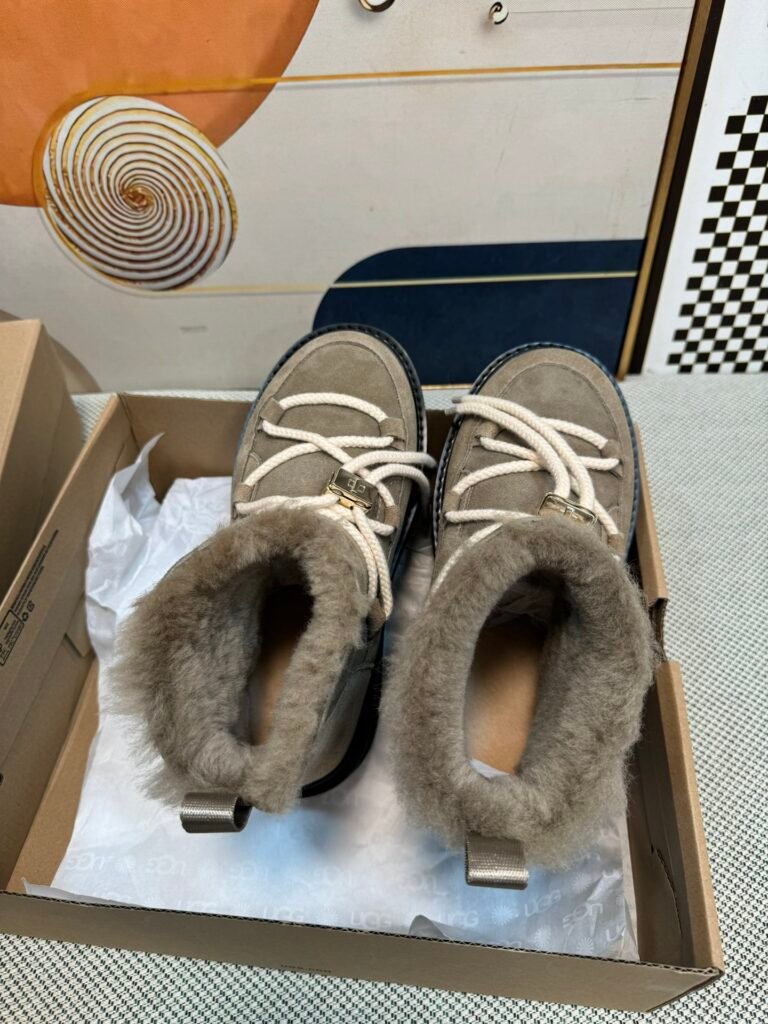 UGG Women's Snow Boots detail image 1