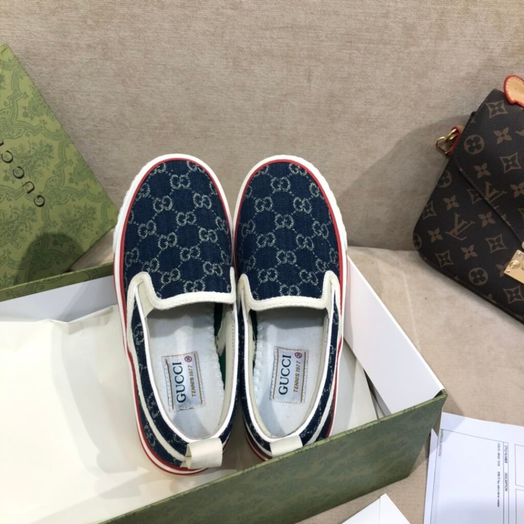 Gucci Unisex Loafers detail 1